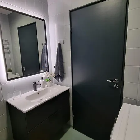 Privately Owned In * פארנו
